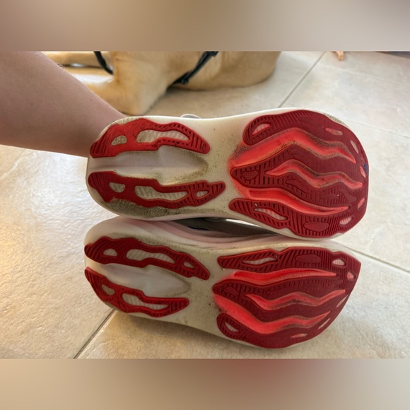 Brooks Glycerin MAX Women's
Athletic Shoes - White and Pink - Picture 6 of 10